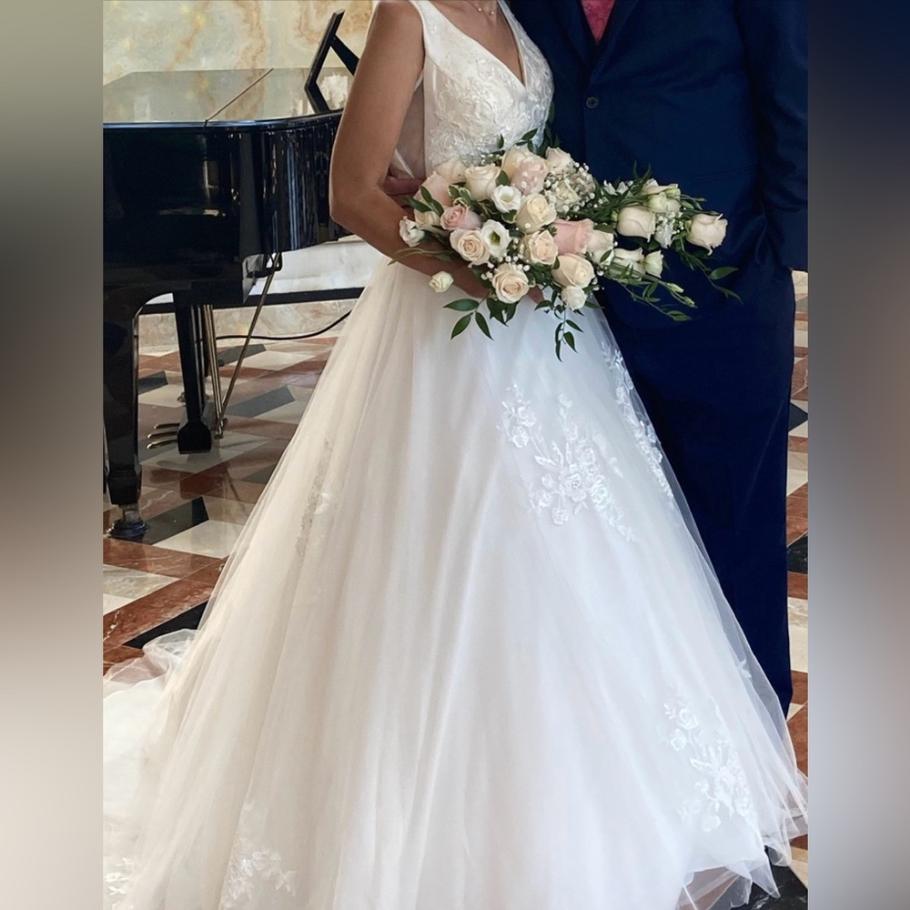 Elegant White Wedding Dress with Floral Embroidery